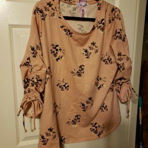Triuhuology 2X Top NWT pink/ Rose Floral Pull-over